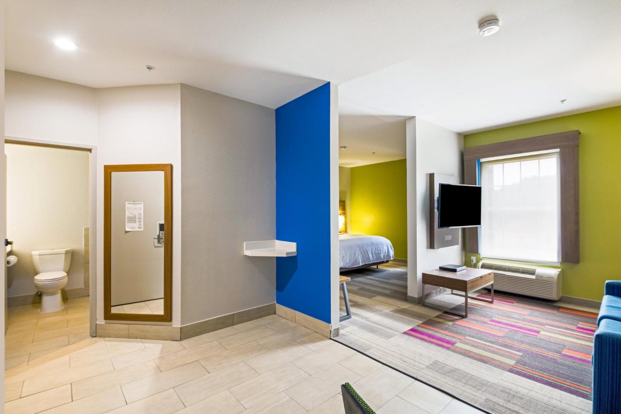Holiday Inn Express Hotel & Suites Columbus By Ihg Exterior foto