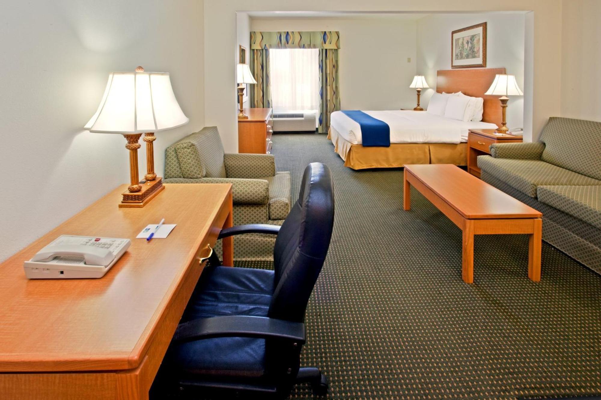 Holiday Inn Express Hotel & Suites Columbus By Ihg Exterior foto