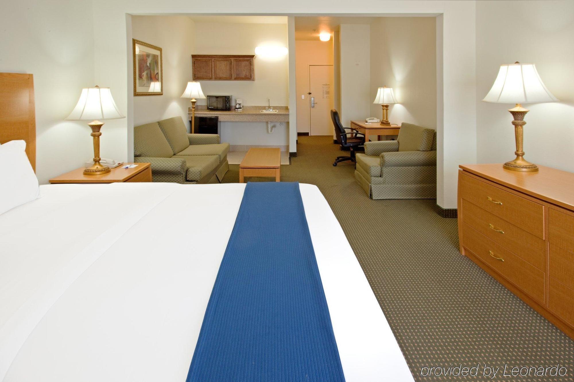 Holiday Inn Express Hotel & Suites Columbus By Ihg Cameră foto