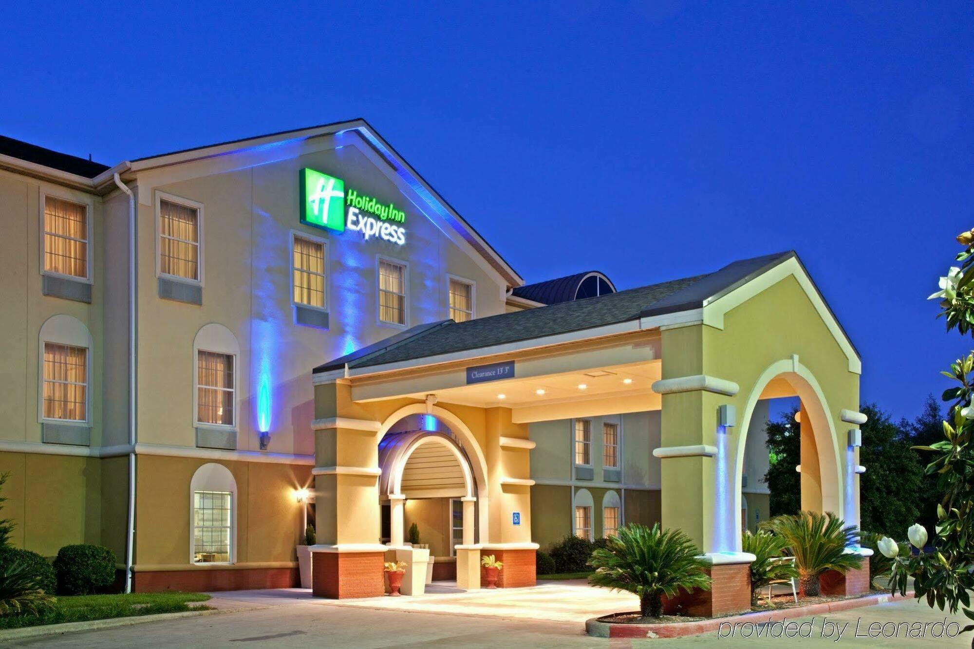Holiday Inn Express Hotel & Suites Columbus By Ihg Exterior foto